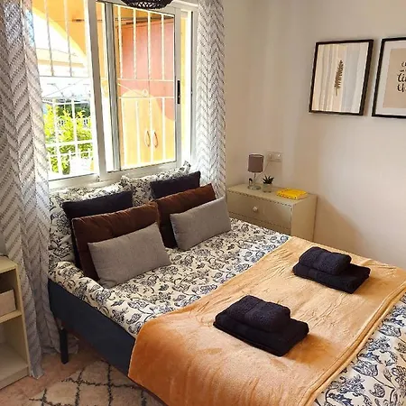 With Sea View, La Mata Appartement *